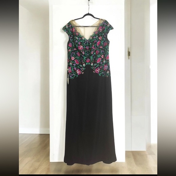 Tadashi Shoji HOLLY FLORAL EMBROIDERED Gown Dress Size 20Q $638 NEW - Picture 3 of 14